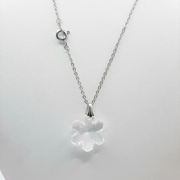 Snowflake 𝅺Swarovski Elements Crystal Necklace Winter Snow New - Picture 2 of 5